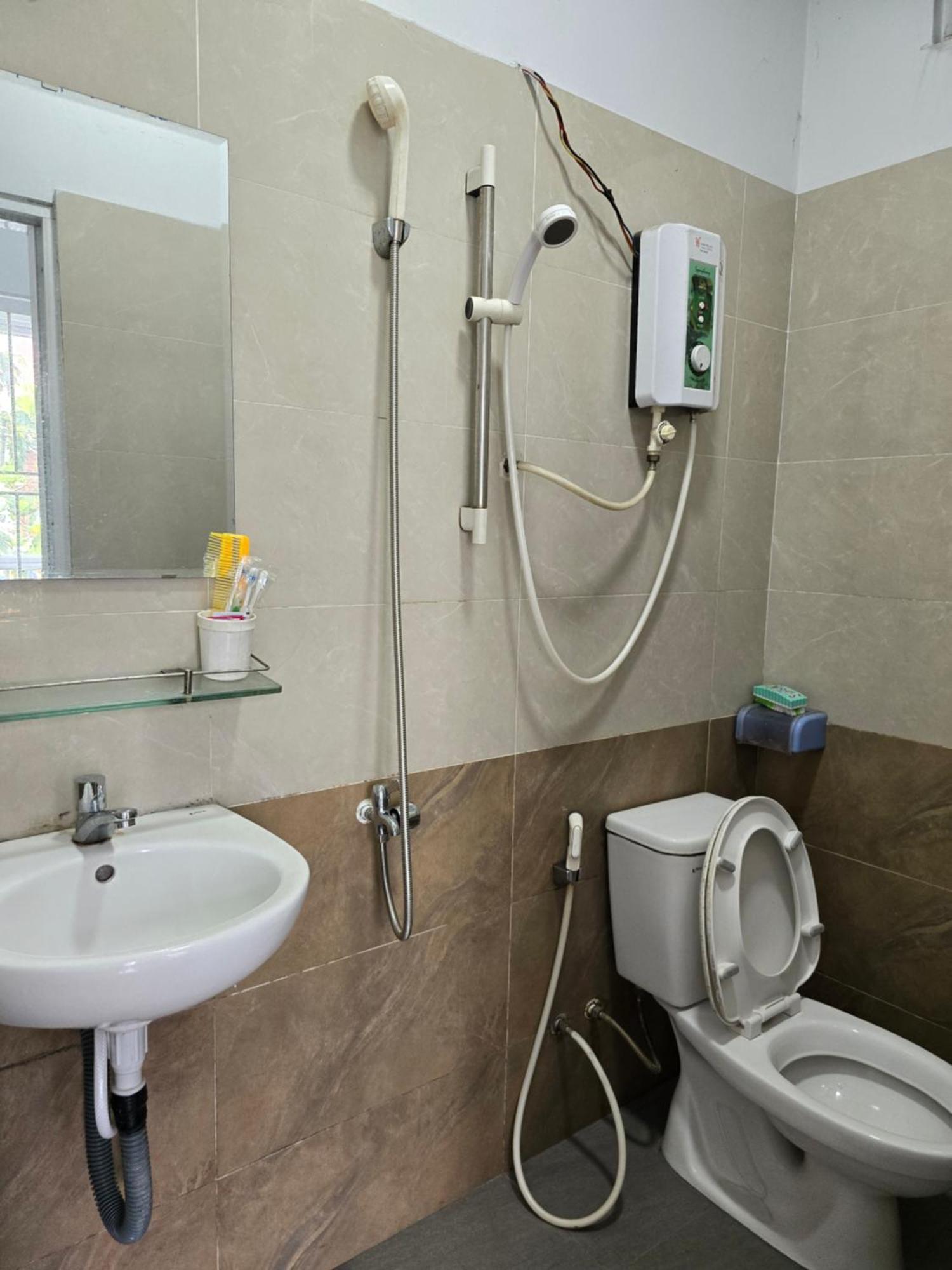 Motel Ha Long Long Binh Екстериор снимка